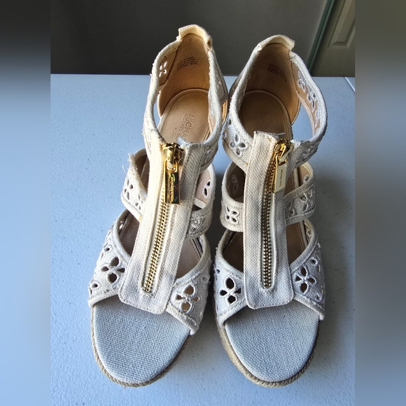 Michael Kors Damita Women’s Wedge Sandals Cream Size 6.5 - Picture 3 of 16